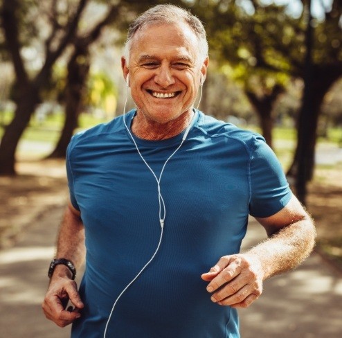 Man with energy on a run thanks to sleep apnea surgery