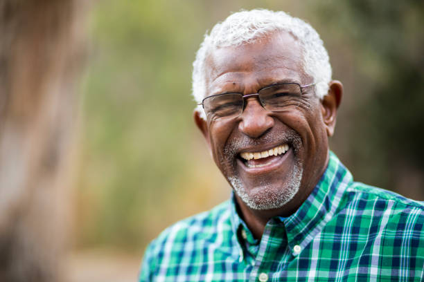 older person with dentures smiling 